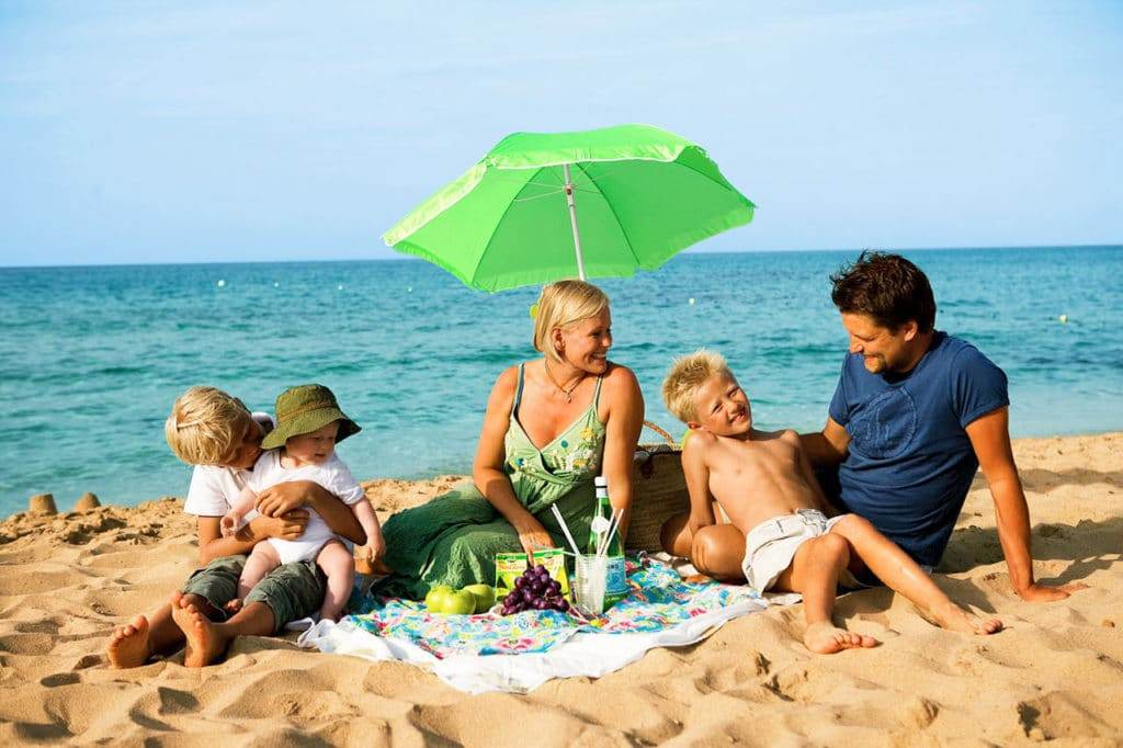 Где отдохнуть с ребенком в мае. Семейный отдых. Турфирму для семейного отдыха. Египет дети на море. С детьми поехать отдыхать на море.